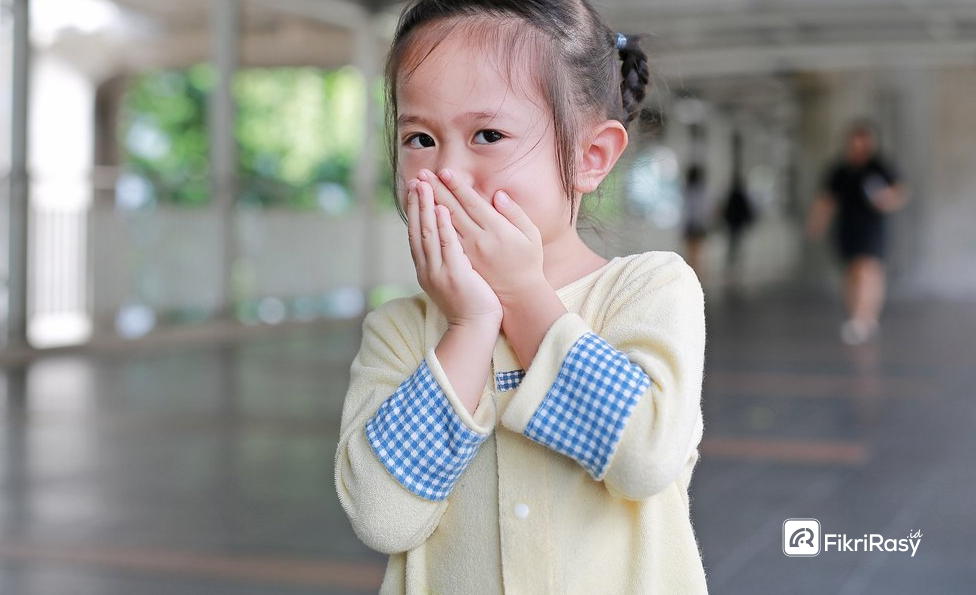 Penyebab Bau Mulut pada Anak juga perlu Anda cermati dengan tepat supaya upaya untuk menghilangkan bau mulut yang kamu lakukan tak menjadi sia-sia. Lantas apa saja Penyebab Bau Mulut pada Anak itu? Simak lah semua edukasi berikut.